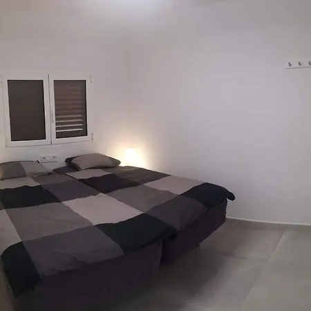 아파트 Modernes In Juncos Ii Mit Poolblick, 4 Etage In Top-lage Von